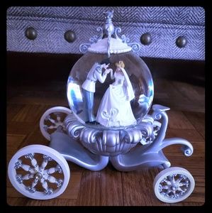 Disney collectible Conderella Snowglobe